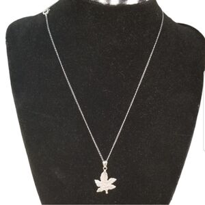 VINTAGE SK SIGNED STERLING SILVER CHAIN & LEAF PENDANT NECKLACE
